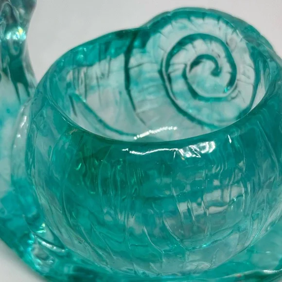 Unique Resin Aqua color Snail Planter Especially cactus - Picture 11 of 16
